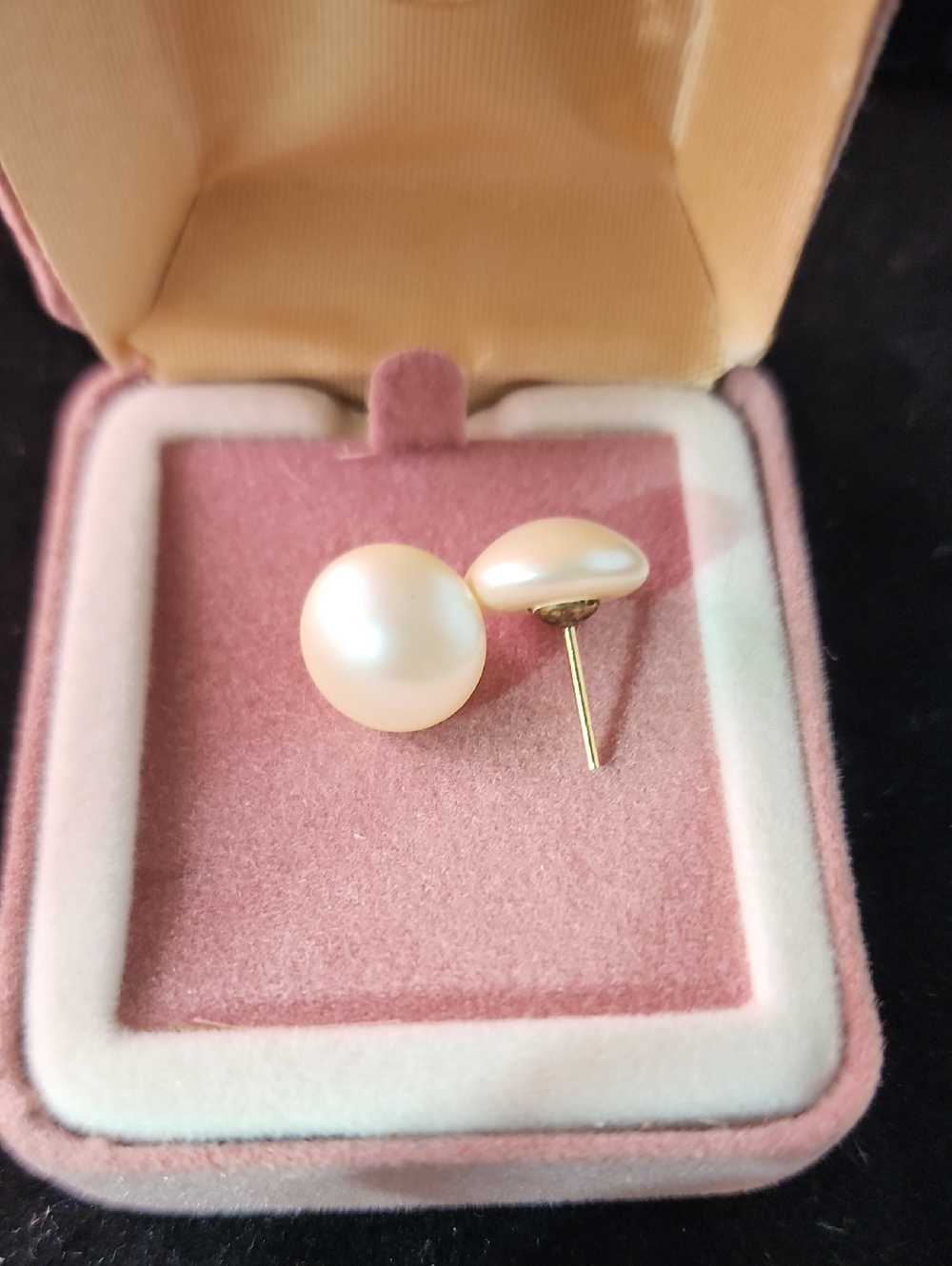 Pearl Stud Earrings in Cream - Classic Women's Jewelry